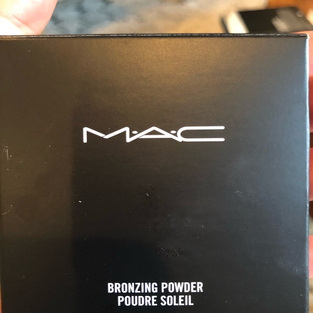 MAC Bronzing Powder - Picture 2 of 4